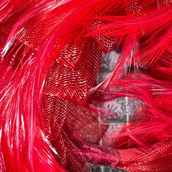 VTG Fascinator Deep Vibrant Red Burlesque Mesh & Feather Tea Derby Gala Wedding - Picture 4 of 7